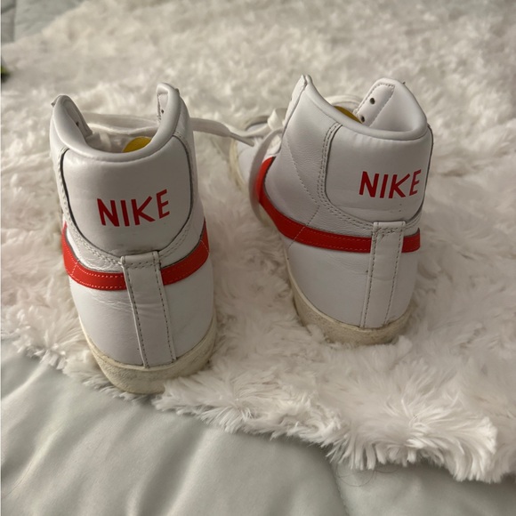 Nike White and Red High-Tops Blazers - Picture 7 of 8